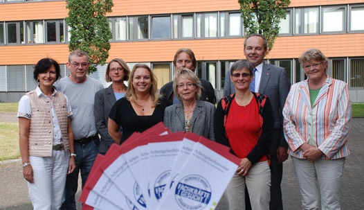 „Ausbildung und Arbeit“ der Projektgruppe „Integration im Kreis Minden-Lübbecke“ „Ausbildung und Arbeit“ der Projektgruppe „Integration im Kreis Minden-Lübbecke“