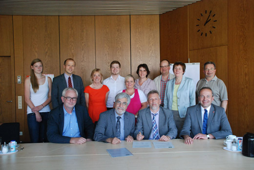 Besselgymnasium und Leo-Sympher-Berufskolleg unterzeichnen Kooperationsvereinbarung