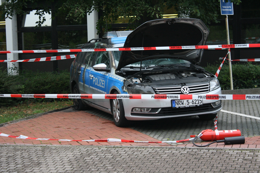 20150826-hallo-minden-streifenwagen-angezuendet