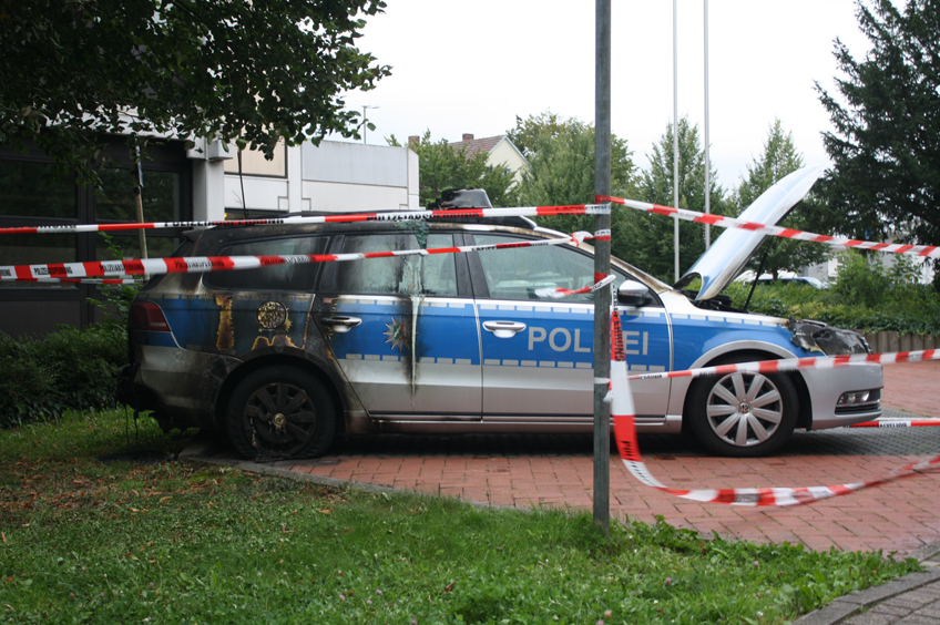 20150826-hallo-minden-streifenwagen-angezuendet