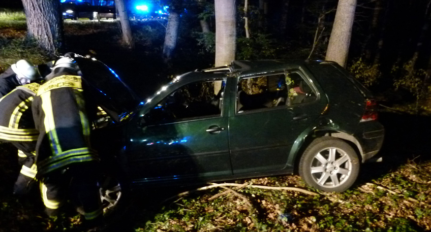 hallo-minden-Auto-stuerzt-Boeschung-hinab