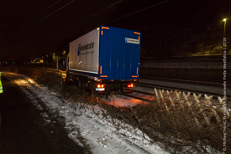 20160119 hallo minden porta westfalica unfall lkw gleise.jpg 20160119 hallo minden porta westfalica unfall lkw gleise.jpg