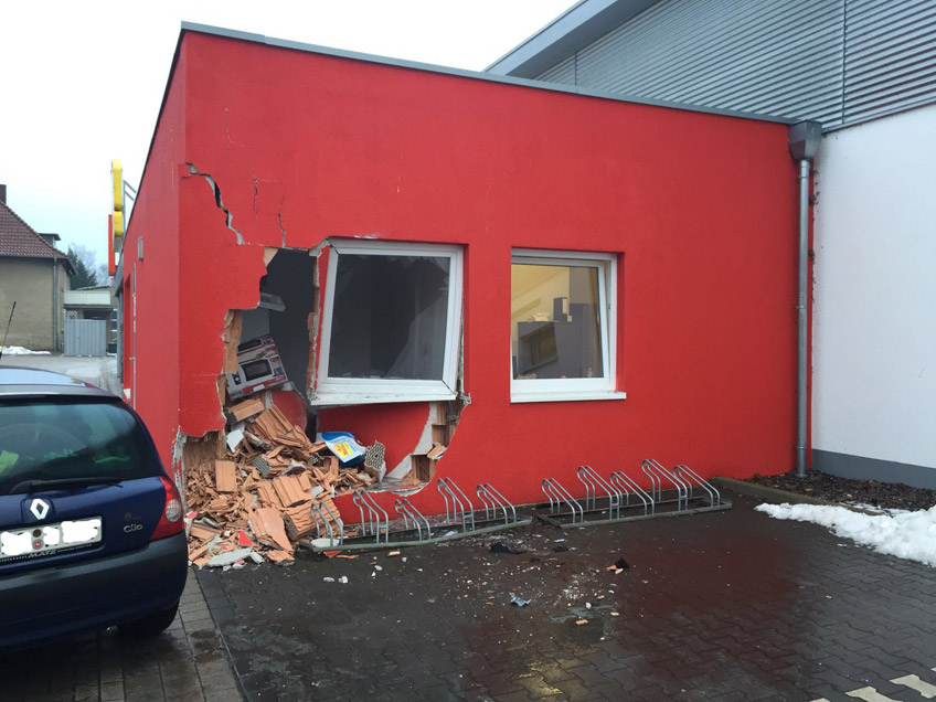 20160123-hallo-minden-lkw-rammt-netto-supermarkt-in-dankersen-eisregen 20160123-hallo-minden-lkw-rammt-netto-supermarkt-in-dankersen-eisregen