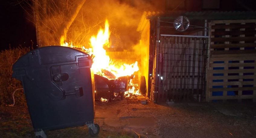 Serie von Bränden halten Polizei und Feuerwehr in Atem