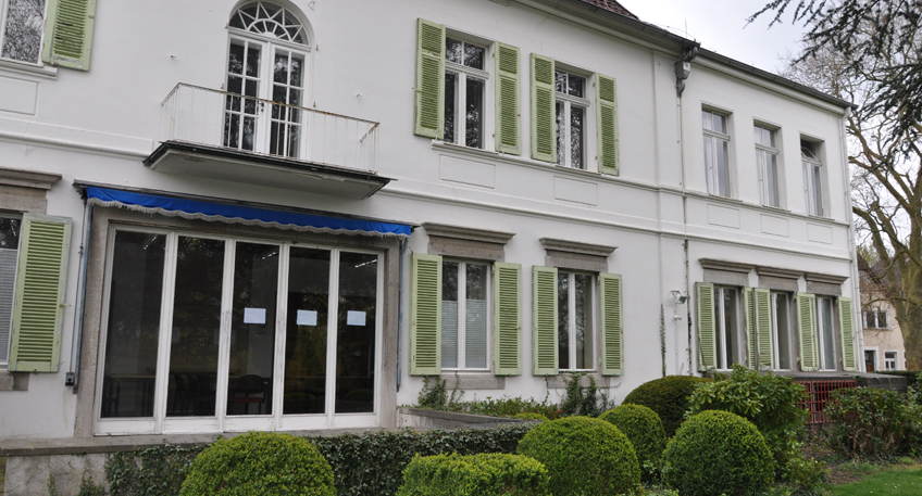 Flüchtlings-Sprachkurse in Strothmann-Villa Flüchtlings-Sprachkurse in Strothmann-Villa