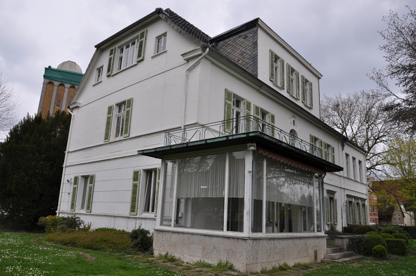 Flüchtlings-Sprachkurse in Strothmann-Villa Flüchtlings-Sprachkurse in Strothmann-Villa