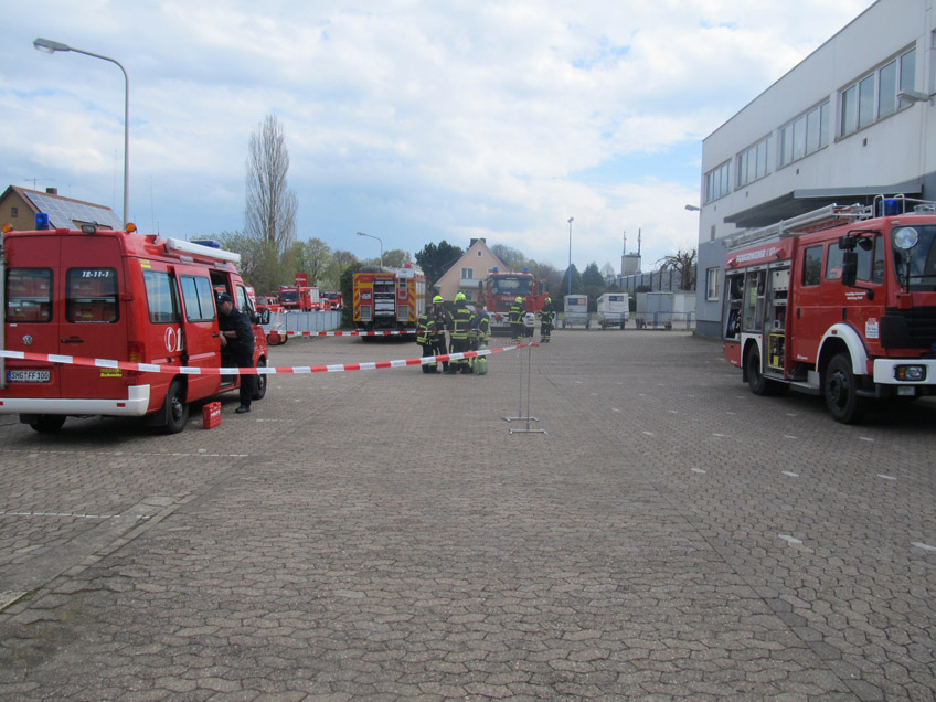 20160418-hallo-minden-bueckeburg-gefahrguteinsatz-feuerwehr