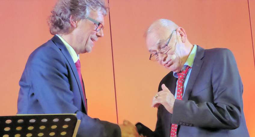 Ehrenring der Stadt für Stichlings-Gründer Birger Hausmann Ehrenring der Stadt für Stichlings-Gründer Birger Hausmann