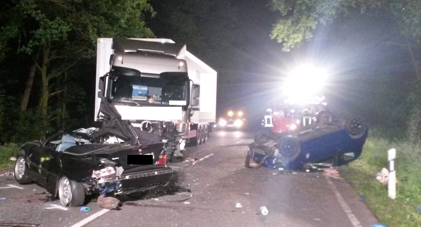 Vier Tote und drei Schwerverletzte bei tragischem Verkehrsunfall