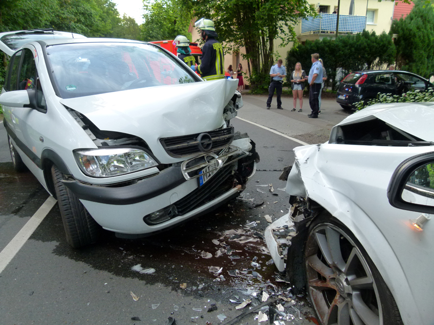 Frontalzusammenstoß: 5 verletzte Personen