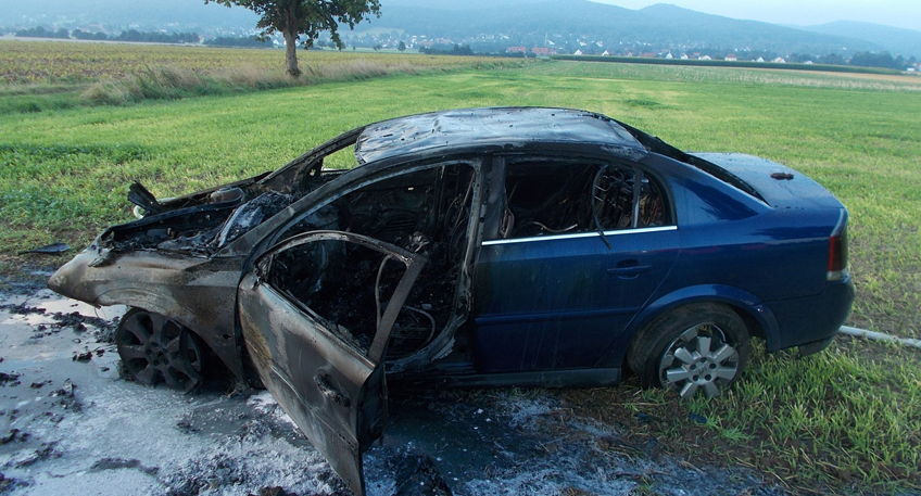 Autofahrer bei Aufprall gegen Baum getötet Autofahrer bei Aufprall gegen Baum getötet