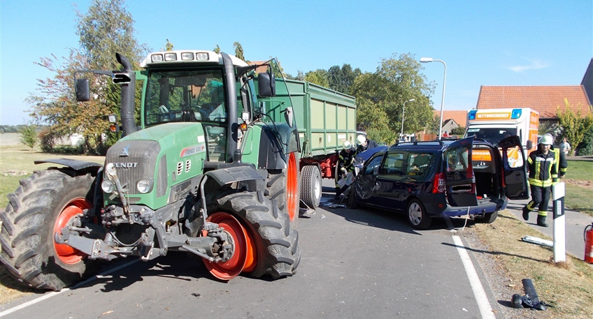 20160925 hallo minden unfall trecker.jpg