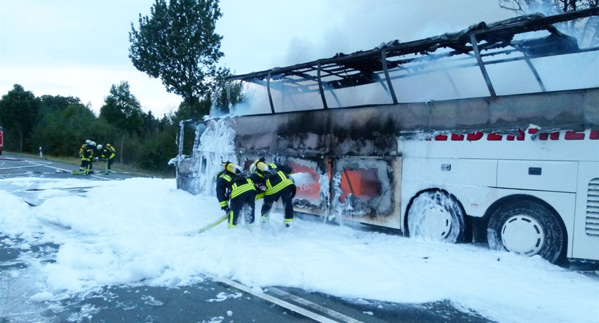 20160928 hallo minden petershagen reisebus geht in flammen auf