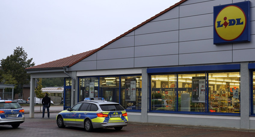20161011 hallo minden porta westfalica lidl ueberfall taeterfahrzeug