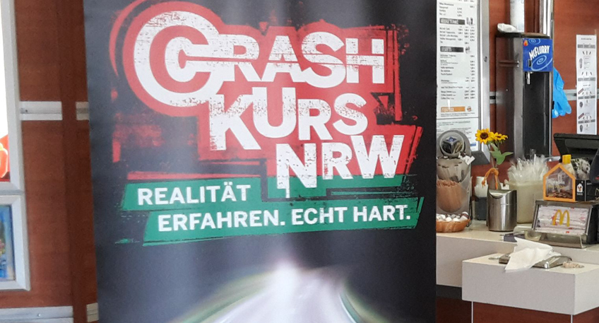 Polizei macht in Schnellrestaurants auf "Crash Kurs NRW" aufmerksam