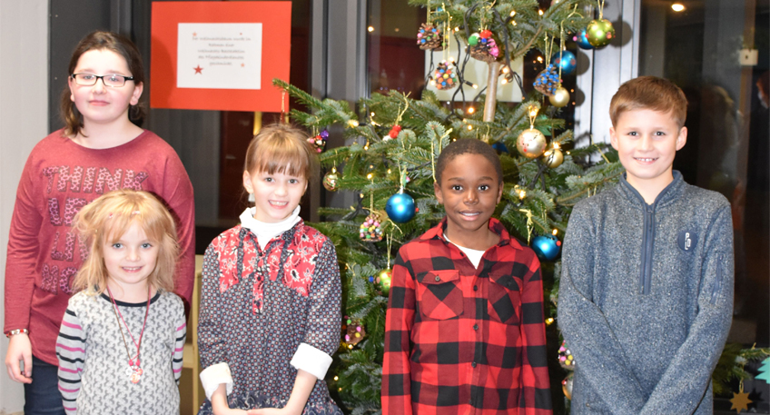 Adventliches Basteln f&uuml;r Pflegefamilien in der Kreisverwaltung