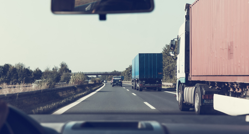 Auffahrunfall von zwei Sattelz&uuml;gen - 90.000 Euro Schaden