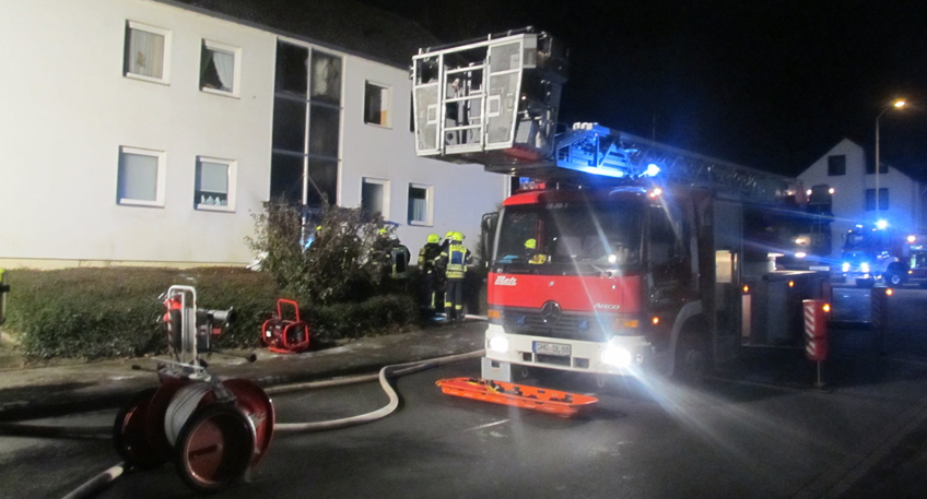 Kellerbrand sorgt für Großeinsatz der Feuerwehr und Rettungskräfte