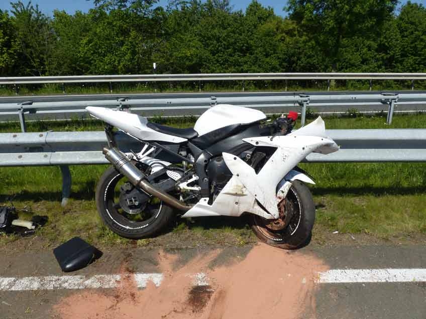 21-Jähriger kommt von Fahrbahn ab und verletzt sich schwer