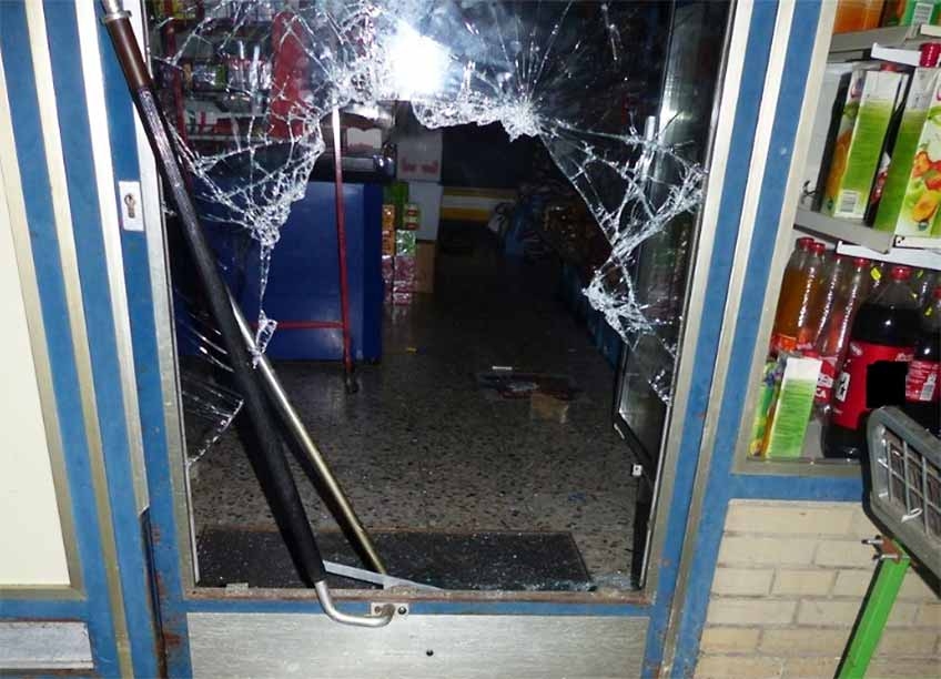 Unbekannte dringen in Supermarkt in der Wittekindstraße ein