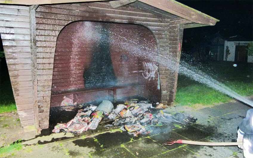 Brand in Bushaltestelle