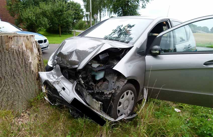 93-jähriger Mercedes-Fahrer kracht in Opel