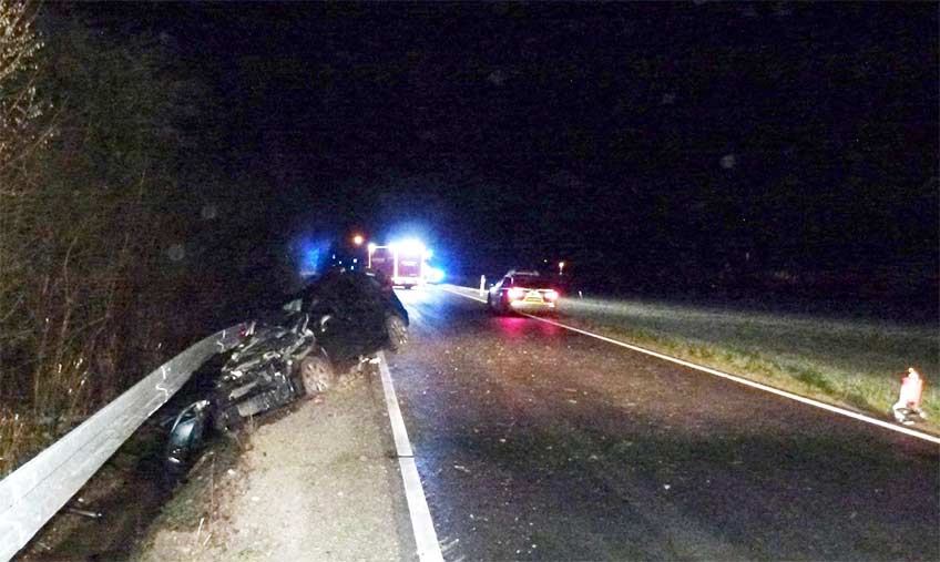 Mutter und ihre drei Kinder bei Glatteisunfall verletzt