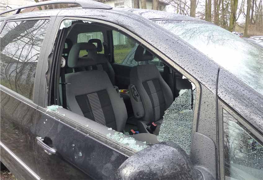 Navis aus Autos entwendet